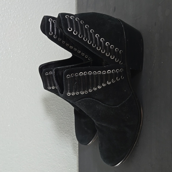 Vince Camuto Black Ankle Boots Size 8.5 - Picture 5 of 9